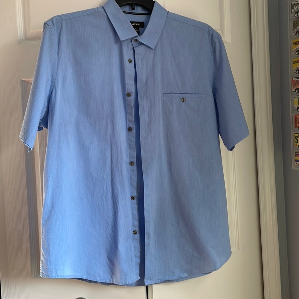 Men’s sky blue short sleeve button down shirt with button pocket